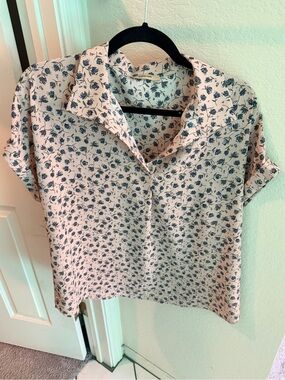 Women's Short Sleeve Floral Button-Front Top - Pink/Blue